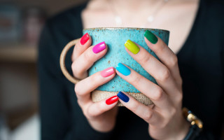 Woman colorful nails ring closeup - a cup free wallpaper