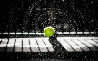 Tennisball aircourt rain shadow macro - a tennis ball free wallpaper