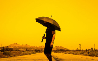Desert man umbrella gun autumn - an umbrella free wallpaper