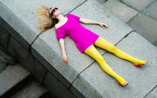 Woman pink dress ledge blonde - feminist free wallpaper for desktop