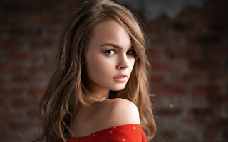 Woman blonde red top portrait - a red top free wallpaper