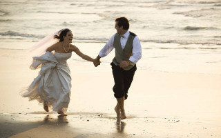 Bride groom beach holding hands - hand free wallpaper