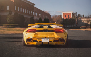 Yellow sports car tiltshift cityscape 2 - low angle free wallpaper