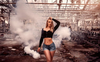 Woman black top denim shorts 2 - her free wallpaper