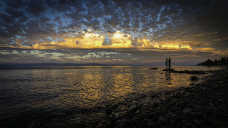 Beach sunset ocean cloudy sky - a cloudy sky above them free wallpaper