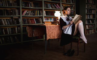 Woman sitting reading library lamp - a lamp free wallpaper for desktop