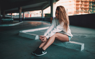 Woman sitting concrete step blonde - her phone free wallpaper