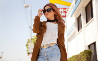 Woman brown coat sunglasses street - free vintage wallpaper