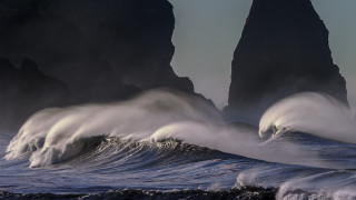 Large wave rocks ocean mountain - a large wave free wallpaper