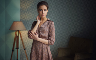 Woman dress portrait lamp wall - a lamp free wallpaper for desktop