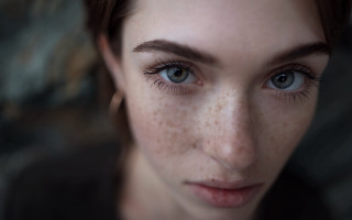 Freckled woman blueeyes serious closeup - chernik free wallpaper