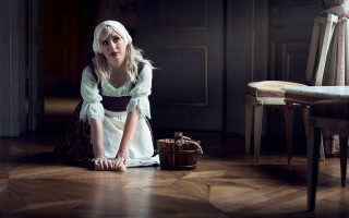 Woman white dress sitting chair - free halloween wallpaper