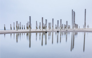 Poles reflection beach land art - symmetric free wallpaper