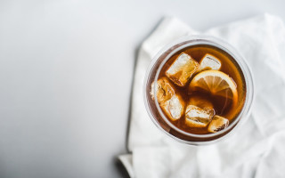 Iced tea lemon slices glass - ice free wallpaper