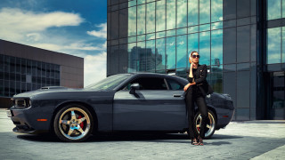 Blonde woman gray car cloudy - contemporary fashion free wallpaper