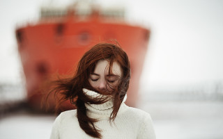 Woman boat wind blowing hair - figuration libre free wallpaper