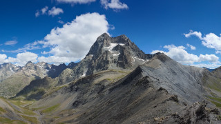Mountain range clouds snowy tops 2 - ultra free wallpaper