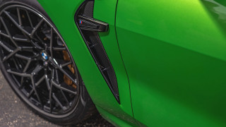 Green sports car black rim - sharp detail free wallpaper