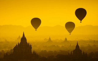 Hot air balloons city sunset - over a city free wallpaper