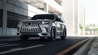 White suv street tall building - a white suv free wallpaper