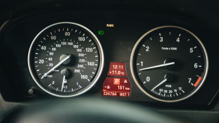 Dashboard speedometer gauges dashlight motionblur - les automatiste free wallpaper