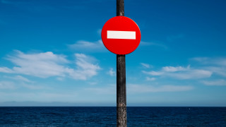 Red sign ocean blue sky - jagged free wallpaper