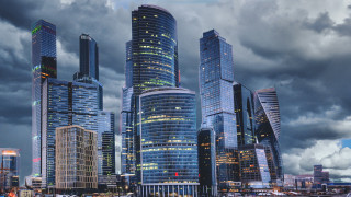 Cityscape night tokyo bridge boats - cyberpunk city free wallpaper