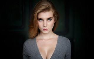 Woman longhair serious greeneyes mole - piercing eye free wallpaper