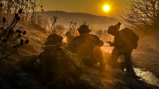 Soldiers field sunset fog epic - a group of soldiers free wallpaper