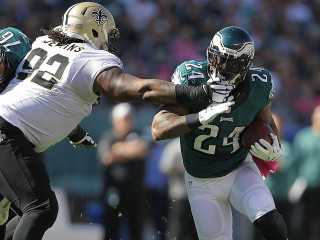 Football player running ball holding - the ball free wallpaper