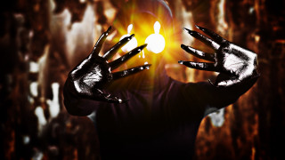 Glowing light person 3d blurry - dark art free wallpaper