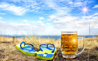 Beach beer flipflops ocean sky - summer free wallpaper for desktop
