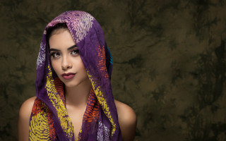 Woman scarf green background portrait - fauvism free wallpaper