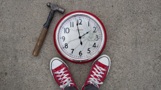 Red clock red shoes hammer - a hammer free wallpaper