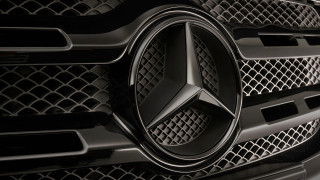 Mercedes logo front car grille - feature free wallpaper for desktop
