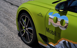 Green sports car number sticker - a number free wallpaper for desktop