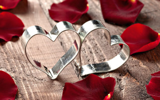 Silver hearts couple wooden table - jewelry free wallpaper