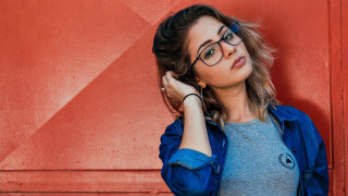 Woman glasses red wall blue - maximalism free wallpaper