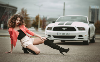 Woman pink jacket shorts car - a pink jacket free wallpaper