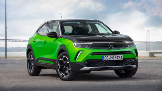 Green car bridge water viennese - a green car free wallpaper