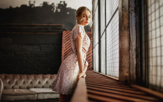 Woman dress window city blurry - the window free wallpaper for desktop