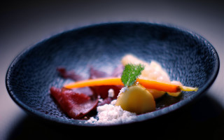 Bowl meat vegetables table black - a bowl of food free wallpaper