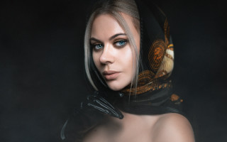 Woman scarf black background snake - a snake free wallpaper