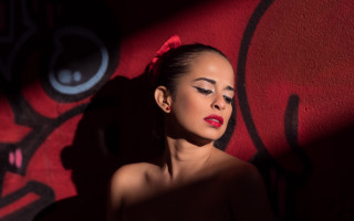 Woman red bow black white 2 - a red wall free wallpaper