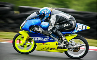 Motorcycle rider blurry helmet jigsaw - motion blur free wallpaper