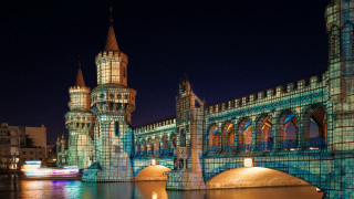 Castle bridge tokyo night hologram - bruce munro free wallpaper