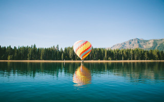 Hot air balloon lake forest - mountain range free wallpaper for desktop