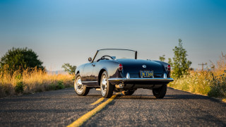 Vintage convertible autumn nature road - grass and trees free wallpaper