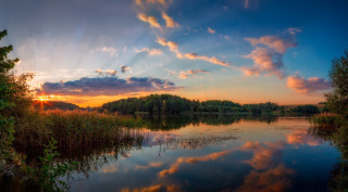 Lake sunset clouds trees autumn - widescreen free wallpaper for desktop