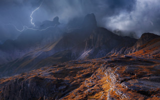 Mountain cloud lightning cityscape sunset - volumetric lightning free wallpaper